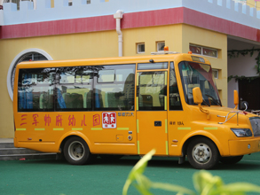 校车